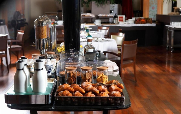 I Portici Hotel Bologna image 17